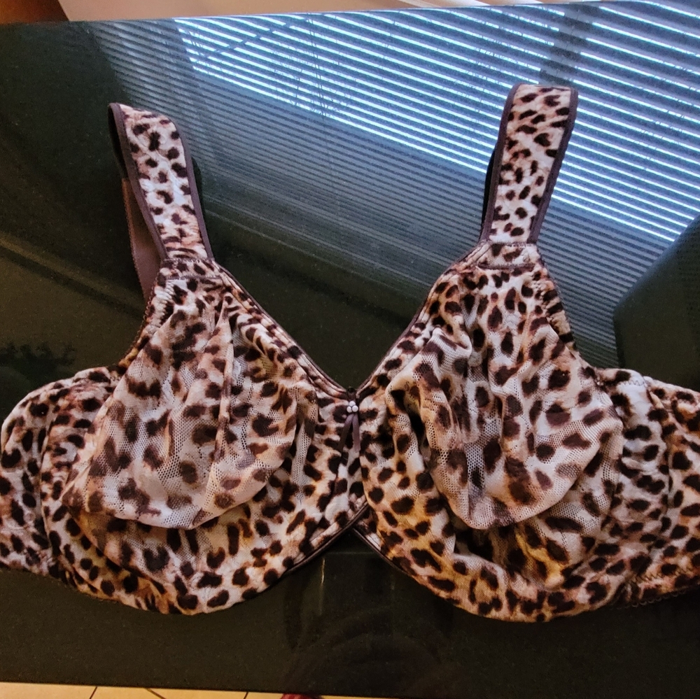 Wacoal leopard print bra